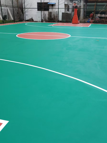 临江 球场长期使用易出现地面开裂